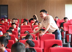 图片故事丨“90后”返乡青年：点亮乡村儿童的快乐生活（2）