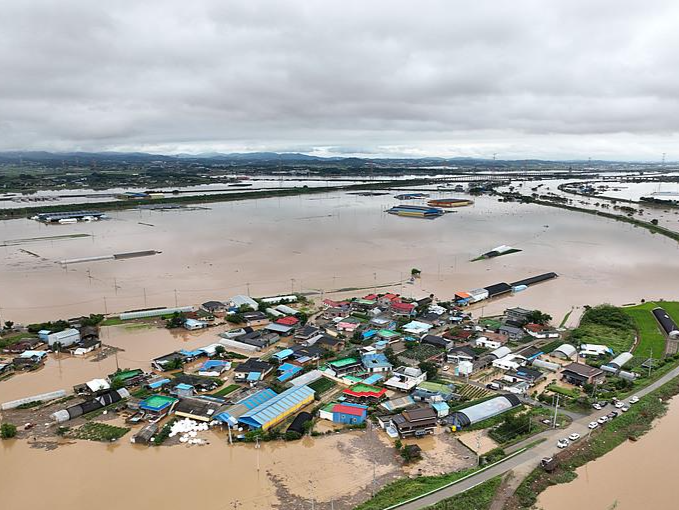 韩国多地遭遇破纪录暴雨 已致4人死亡 