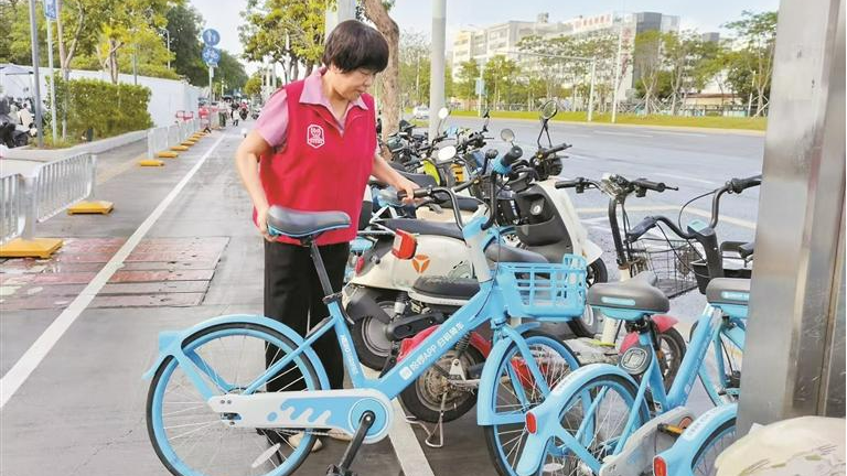 福永街道：“志愿红”深入大街小巷 助力城市塑颜提质