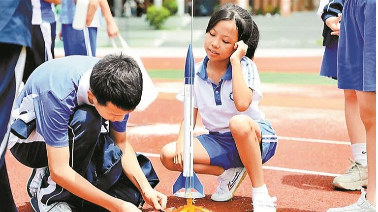 燕川中学未来航天员夏令营收官 19所联盟学校学生点燃航天梦