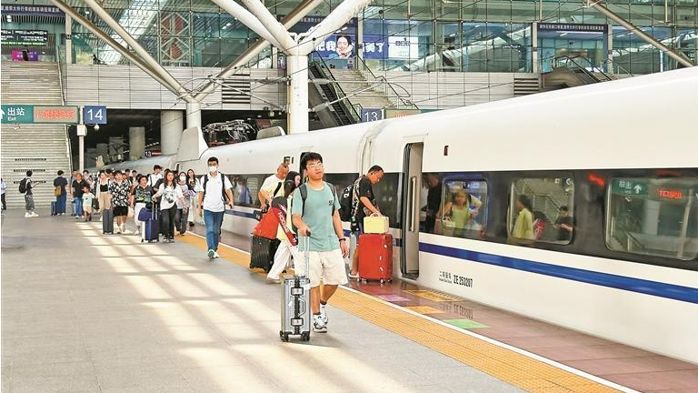 深圳北站到发旅客800.2万人次 深圳铁路暑运前20天，旅客到发量超1100万人次