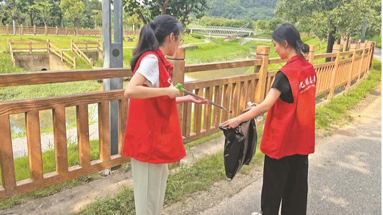 新湖新羌社区组建“文明啄木鸟”巡查队 中大学生参与社区环境整治