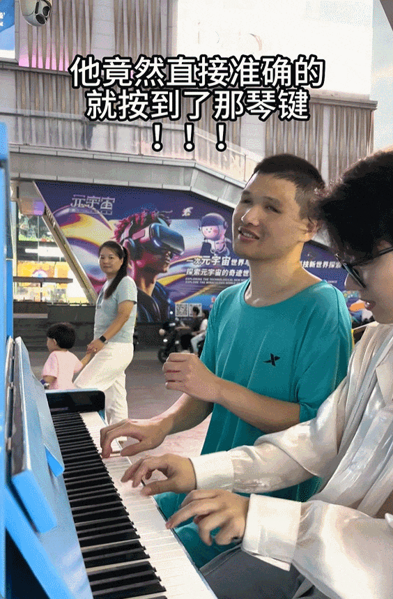 华强北钢琴03.gif