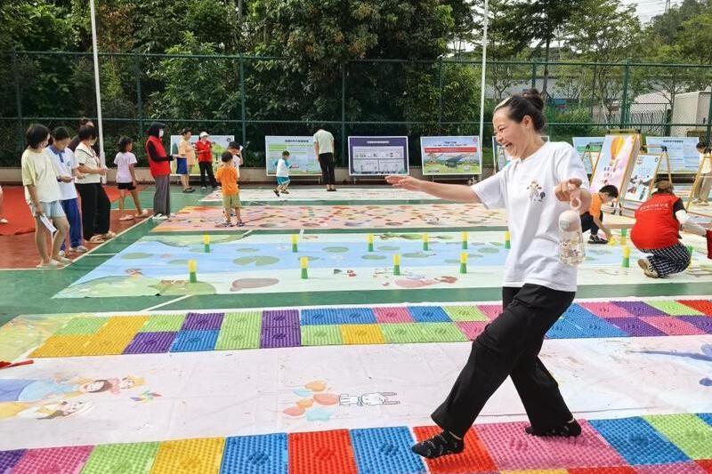 西丽街道百旺社区开展文明养宠普法宣传活动