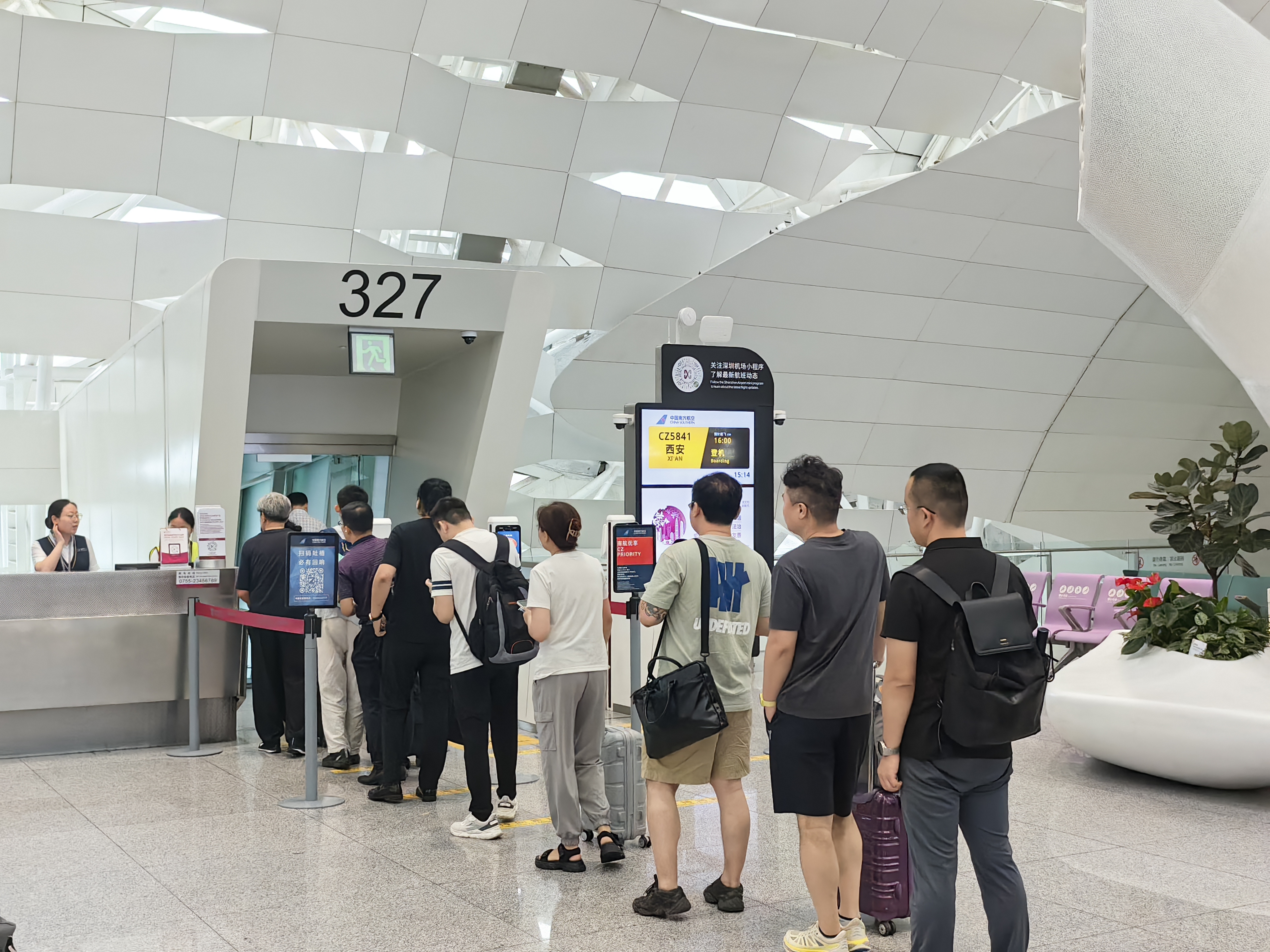 台风“韦帕”影响减弱 南航率先恢复深圳出港航班