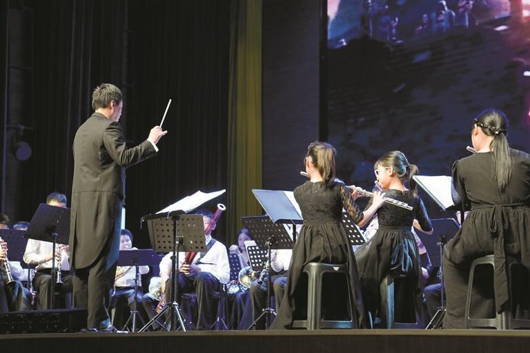 新安街道青少年交响管乐团音乐会奏响