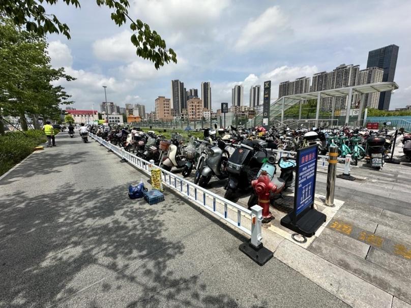 换新颜！坪山街道整治地铁口电动车停放秩序助力“十五运”