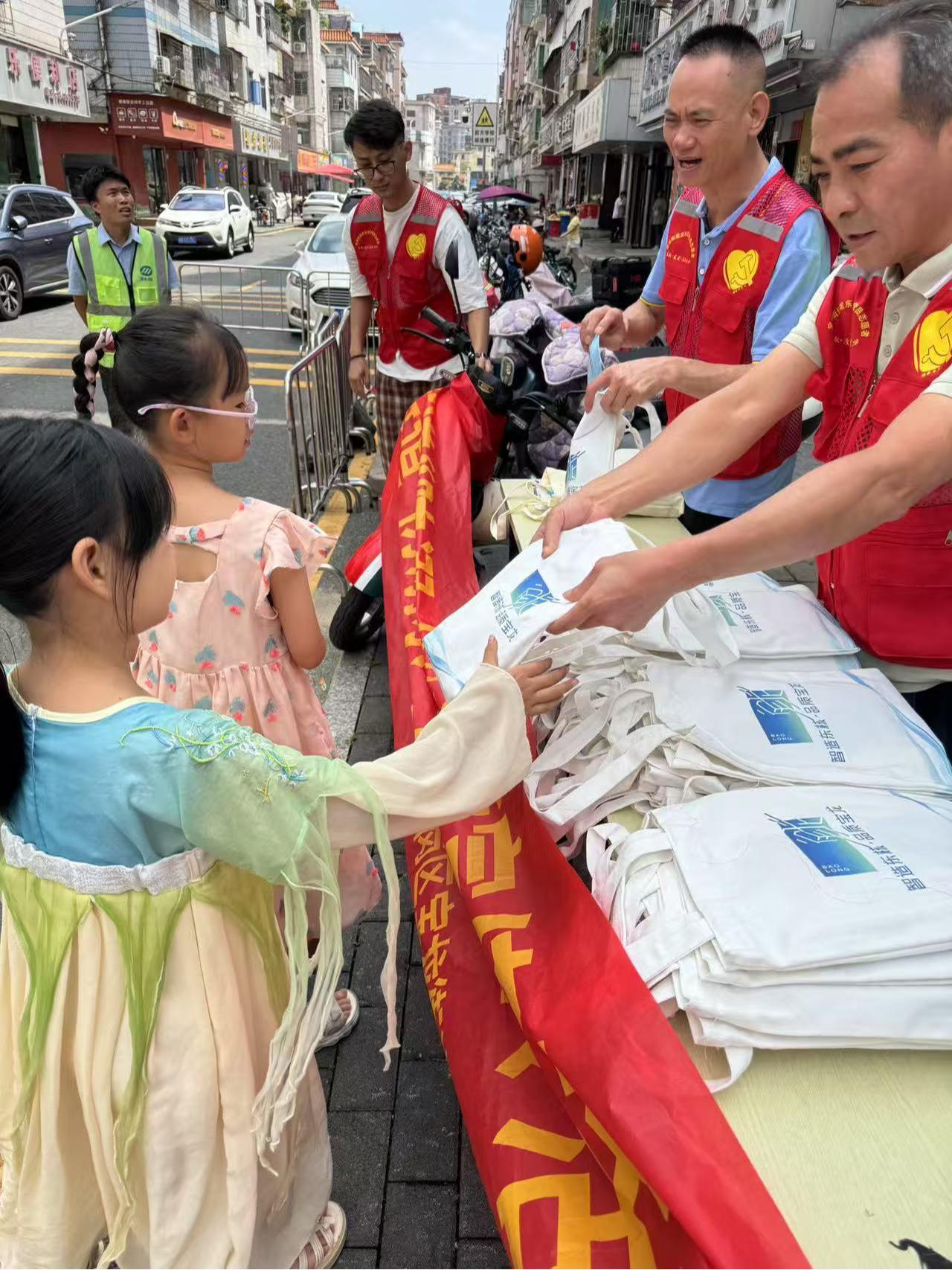 宝龙街道开展防溺水教育，为孩子织密安全防护网