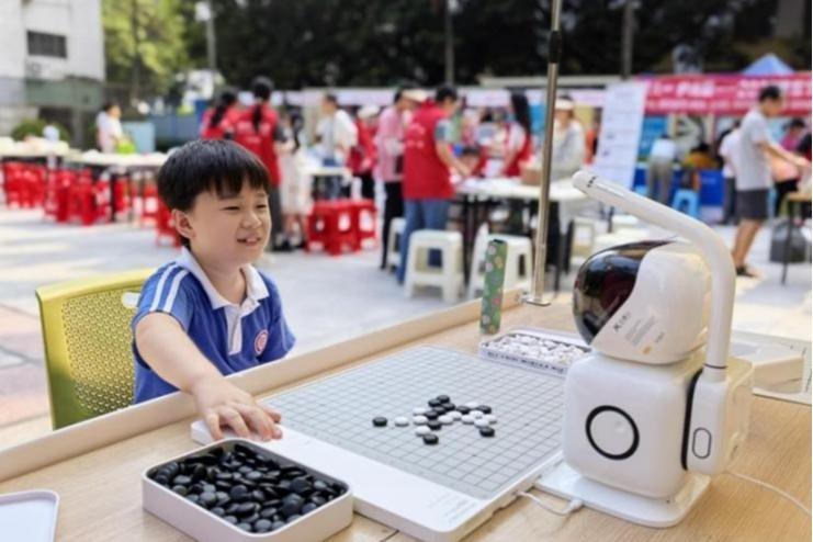 “科技+非遗+体艺”三维赋能，华富街道暑期课程托举少年成长梦想