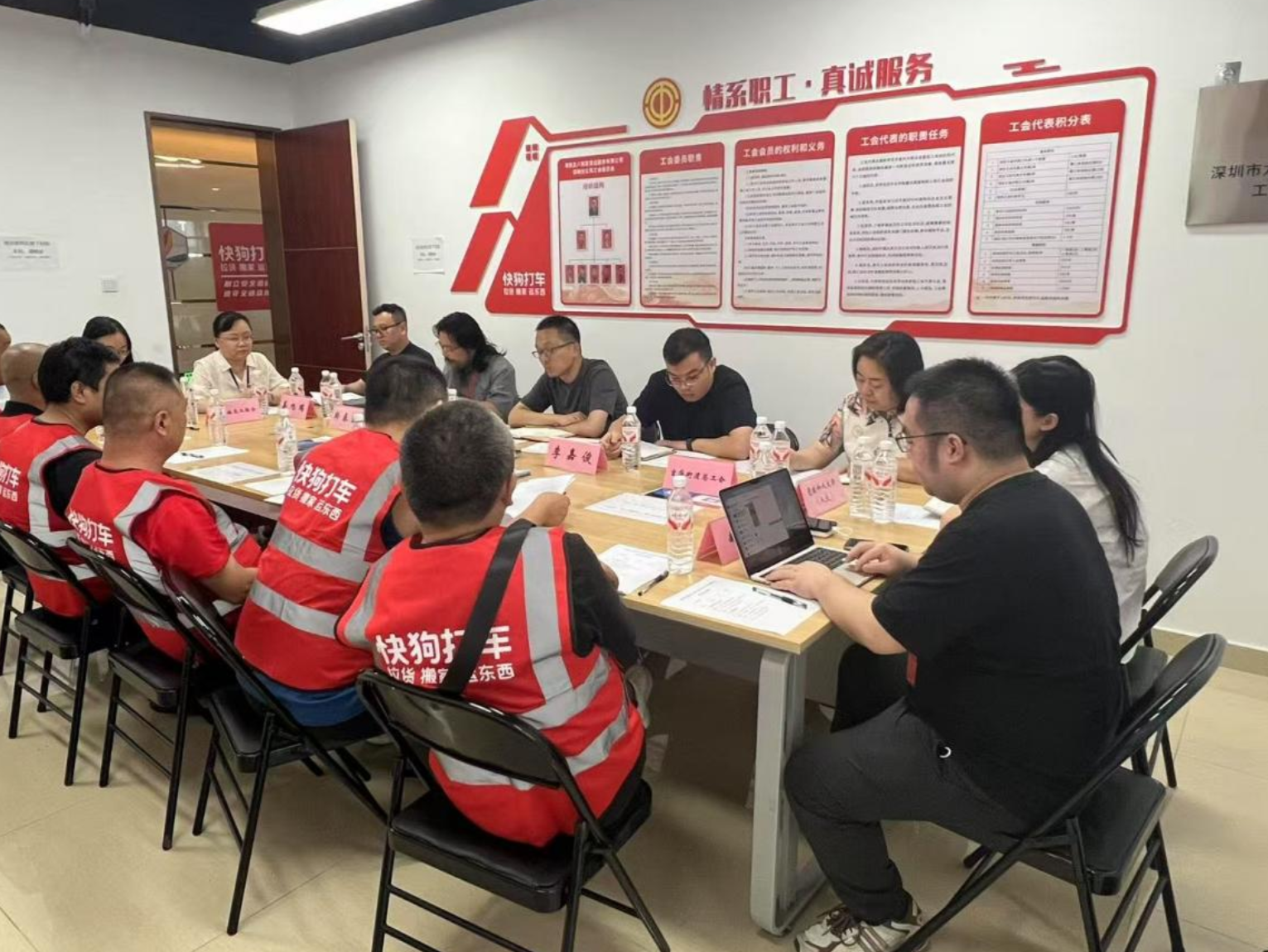 人大搭台+工会助力！吉华街道为货运平台司机权益保驾护航