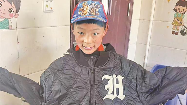 跨越3000公里!宝安爱心衣物为高原娃披上冬日暖阳