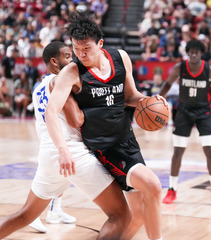 （体育）（5）篮球——NBA夏季联赛：杨瀚森首秀 开拓者胜勇士