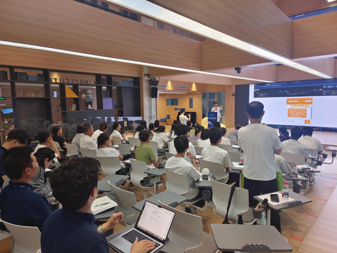 西丽社区长青老龄大学组织开展融合课程