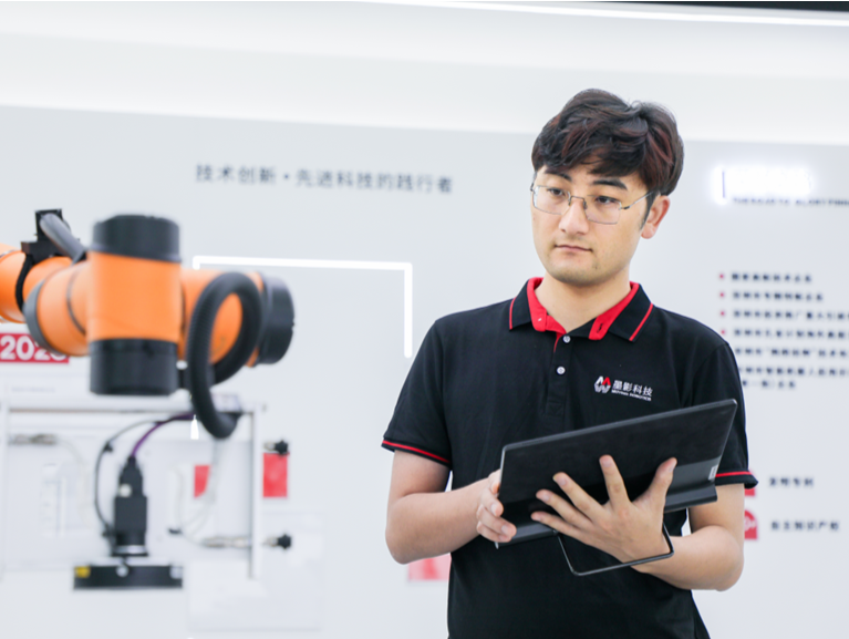 人才说｜墨影科技杨一鸣：升级“赛博基因”，让机器人“活”起来