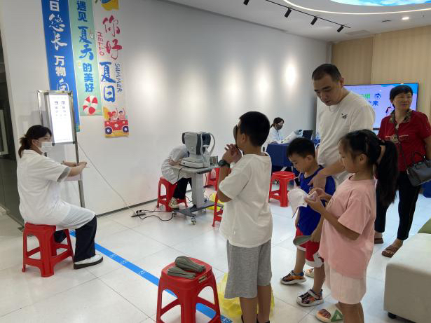 南园街道南园社区联合爱尔眼科医院开展眼科义诊活动