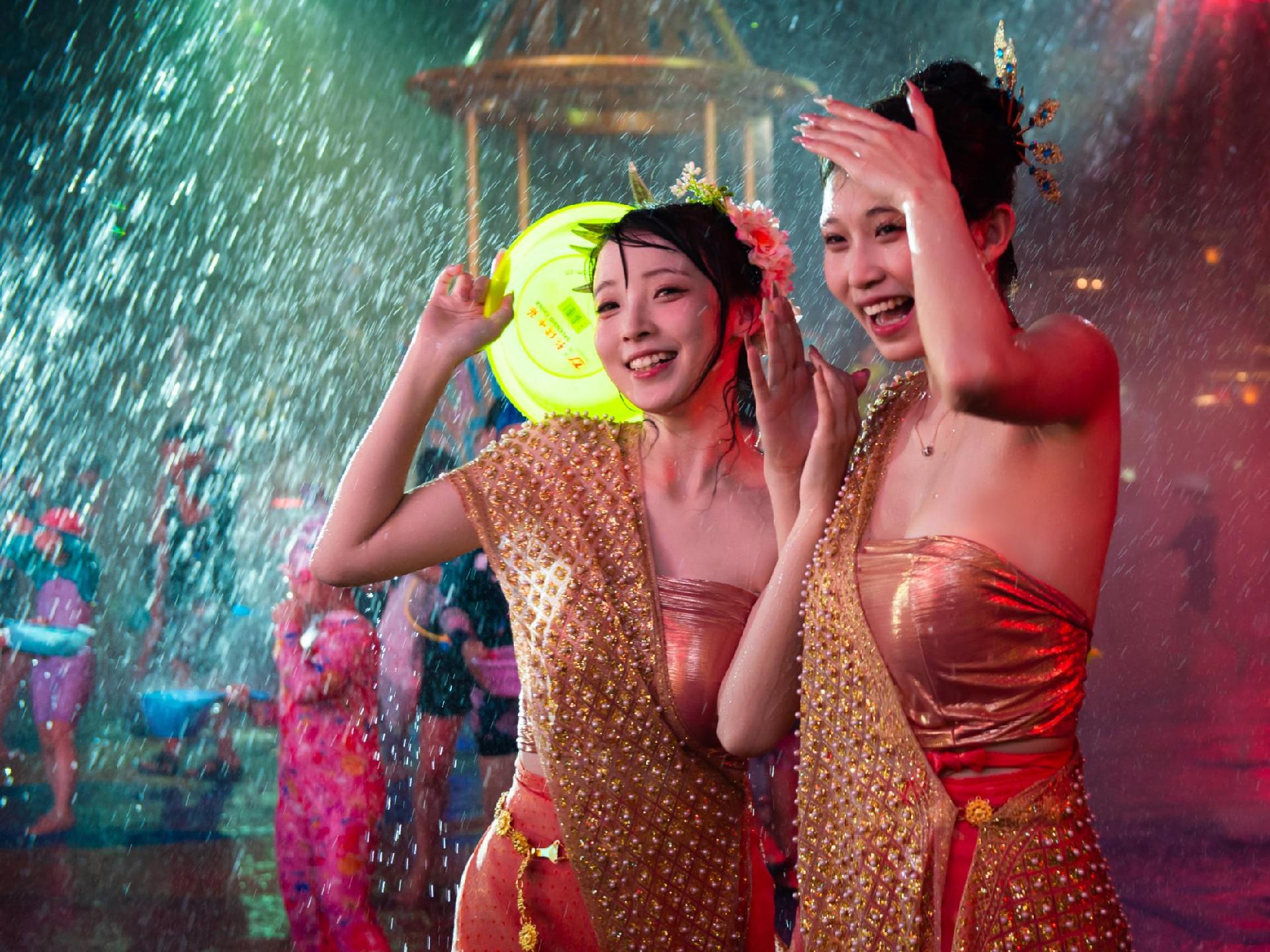 水火狂欢！深圳锦绣中华2025盛夏狂欢庆典盛大启幕