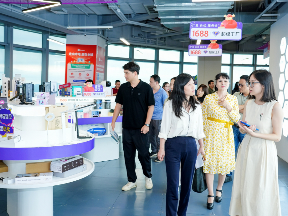 看中国品牌如何“破浪出海”！“同心启智”首站研学走进龙岗跨境电商