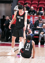 （体育）（6）篮球——NBA夏季联赛：杨瀚森首秀 开拓者胜勇士