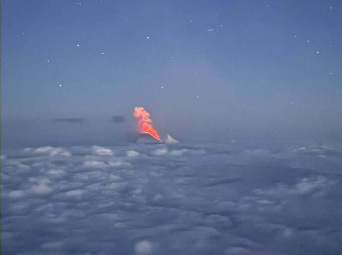 俄罗斯堪察加半岛一火山喷发