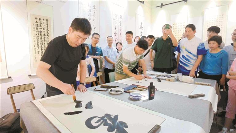 观湖街道举办清廉家风主题书画展
