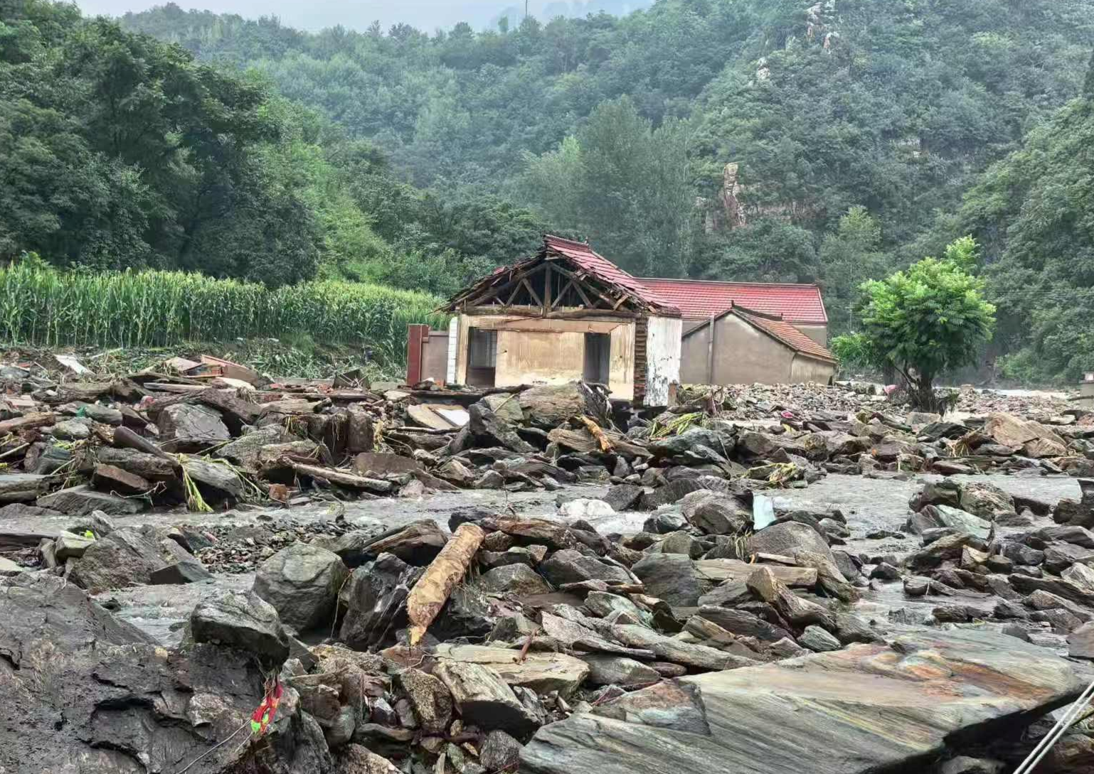 河北滦平山体滑坡已致8人遇难，4人失联