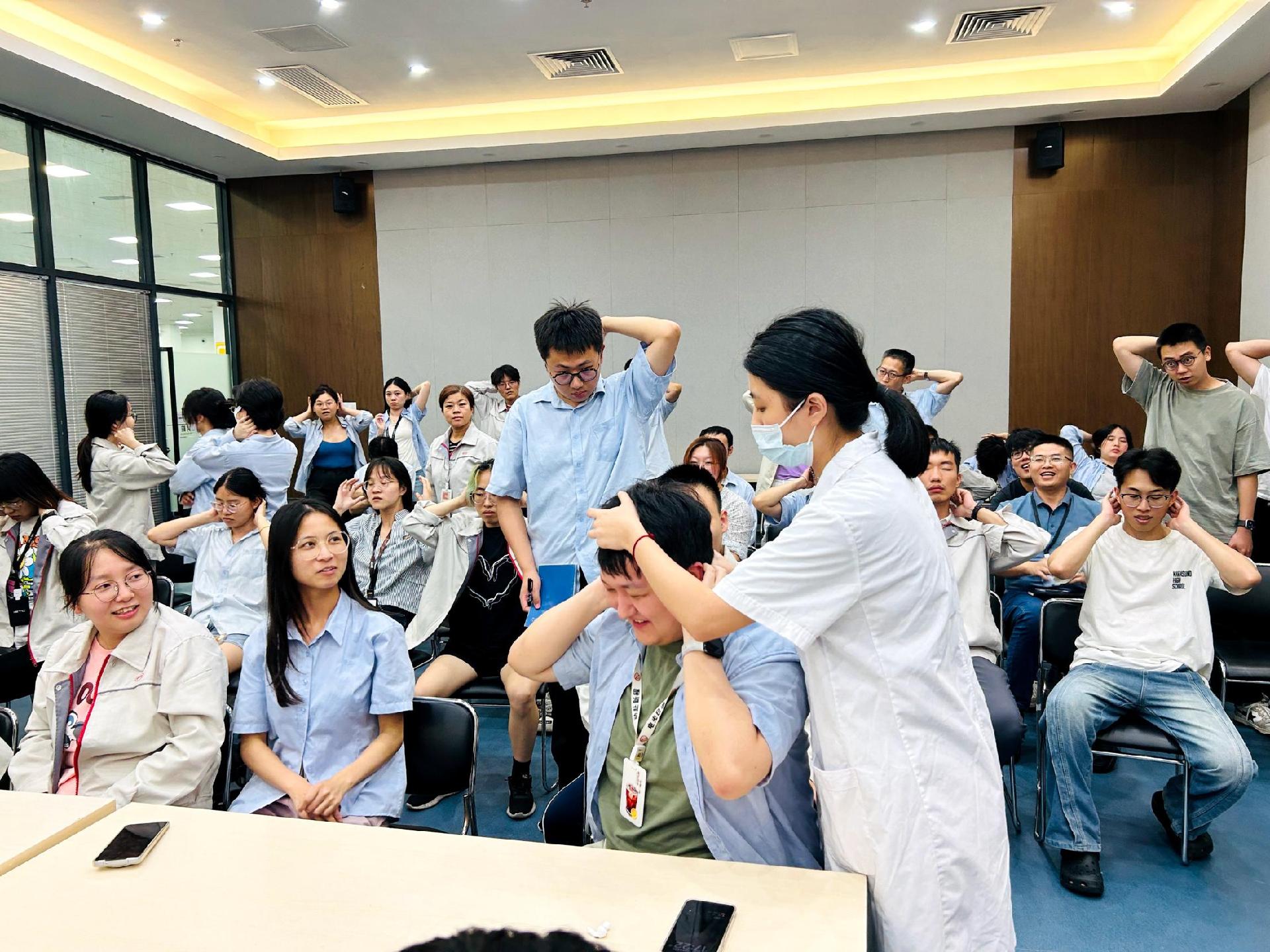 解压颈肩，活力加倍！江岭社区职工健康活动获赞