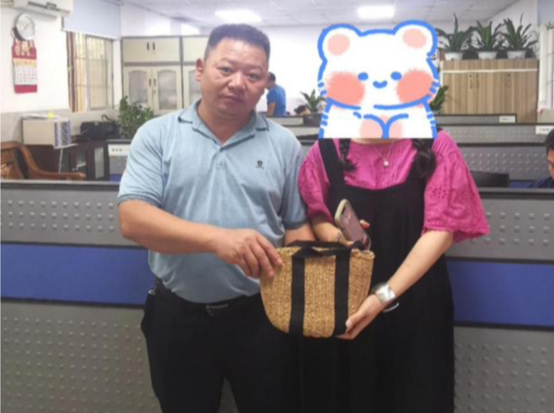 深圳巴士集团驾驶员拾金不昧，暖心举动获乘客点赞