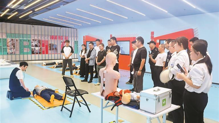 凤凰街道组织企业参观应急消防科普教育基地 提升物管人员应急处置能力