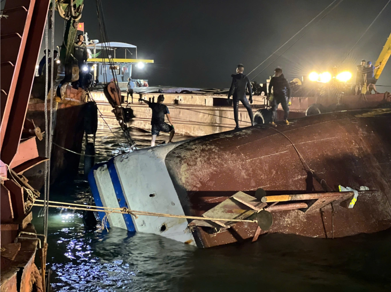 越南游船倾覆事故已致36死，仍有3人失踪