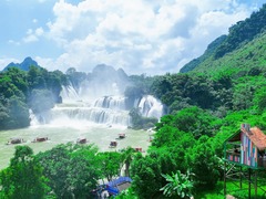千城胜景｜广西崇左：跨国瀑布水势磅礴