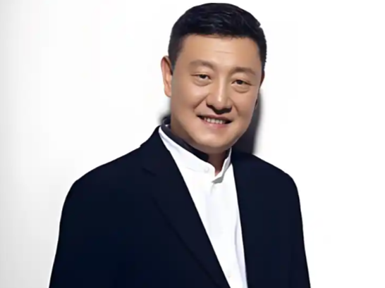 57岁韩磊遭网友控诉出轨致其怀孕后失联，最新回应