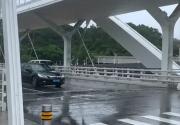 暴雨期间大望桥交通平稳 二层观光绿道临时封闭
