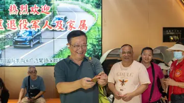 翠竹街道组织退役军人观看爱国影片