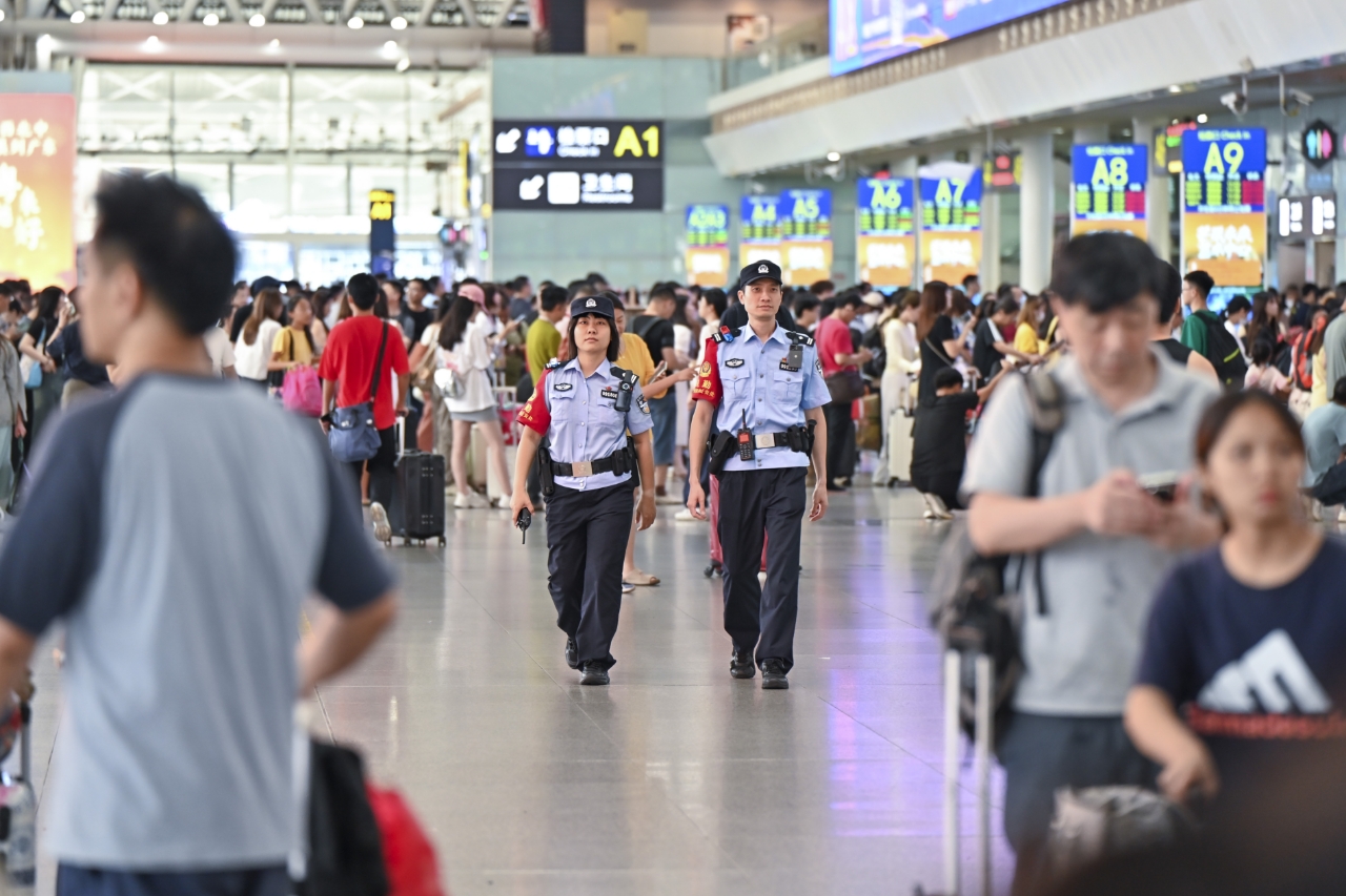 广州南站派出所密织站区安全防线，护航旅客平安出行