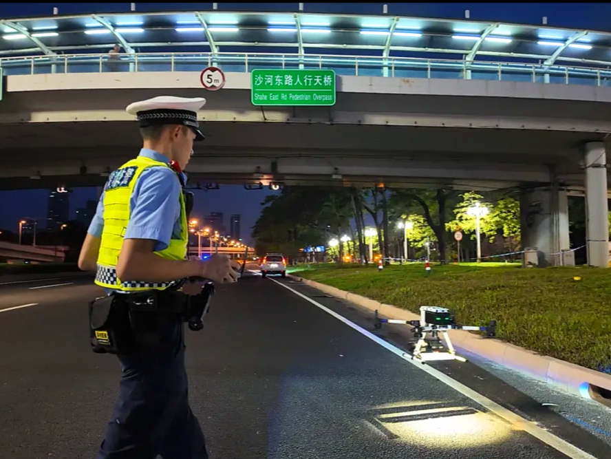 深圳交警公布两起“飞车溅水”处罚案例