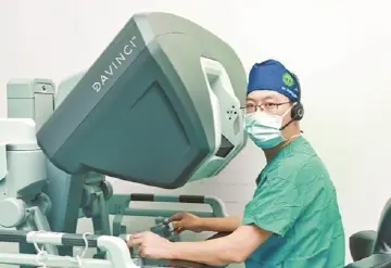 晶报特别报道 | 深圳市人民医院副院长、胸外科主任王光锁：手下有术，心中有数，精准诊断，极致关怀