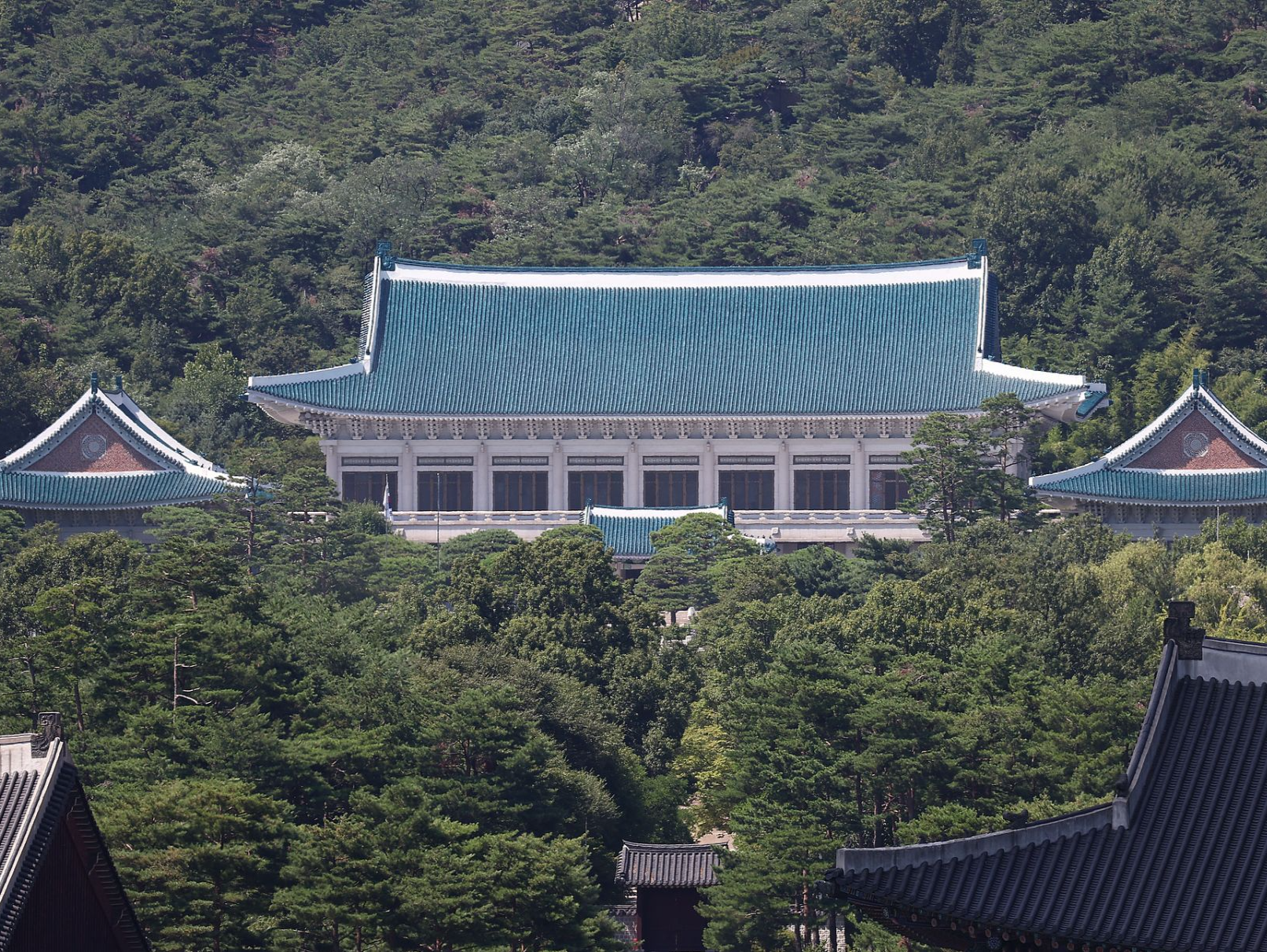 韩国青瓦台关闭，整修后将再次用作总统府 