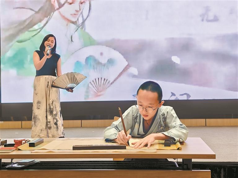 光明区图书馆举办“古诗新唱”活动