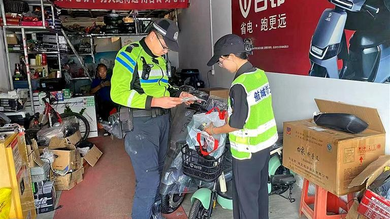 宝安交警开展电动自行车销售门店专项检查