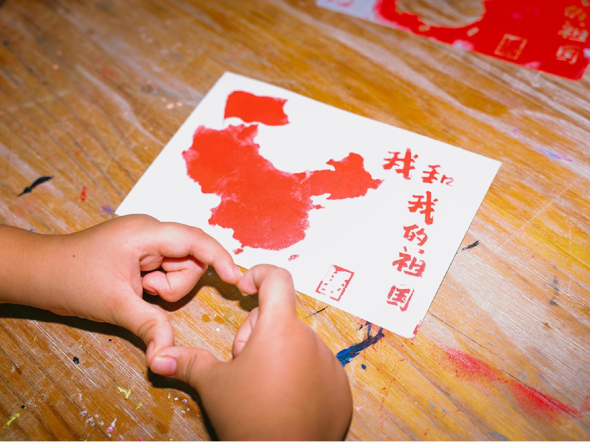 童心共献手作传情  粤港澳大湾区青少年以非遗手作纪念抗战胜利80周年​