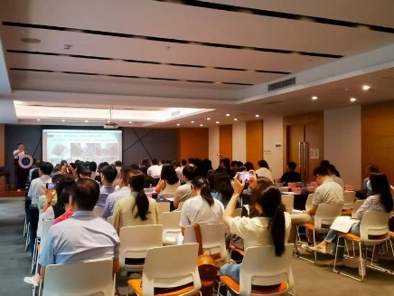 东莞市城市更新工作热点分享会暨“双百”惠企政策宣讲会举行