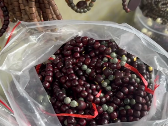 央视曝光血檀手串冒充小叶紫檀，福建仙游通报：立案调查 