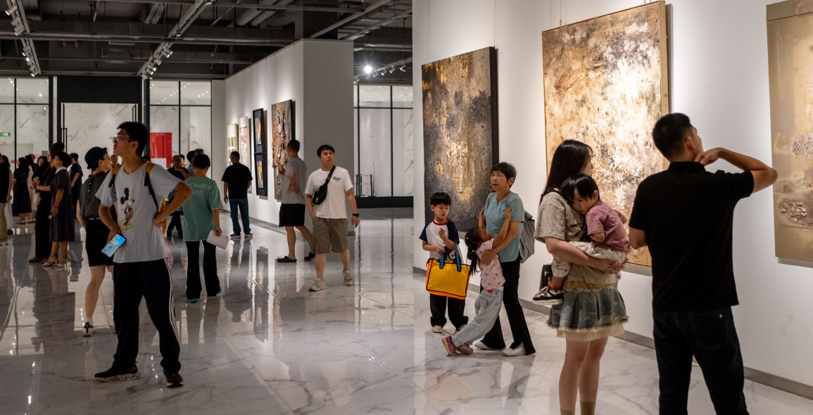“物之维——2025广东省综合材料绘画邀请展”在宝安区美术馆展出