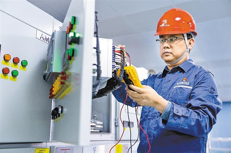 南方电网首席技能专家王其林：扎根一线让热爱“发电”