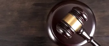 5岁儿童调座椅压死2岁弟弟！父母向车企索赔200万元，法院判了