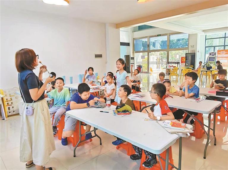 海裕社区孩子感受诗词之美