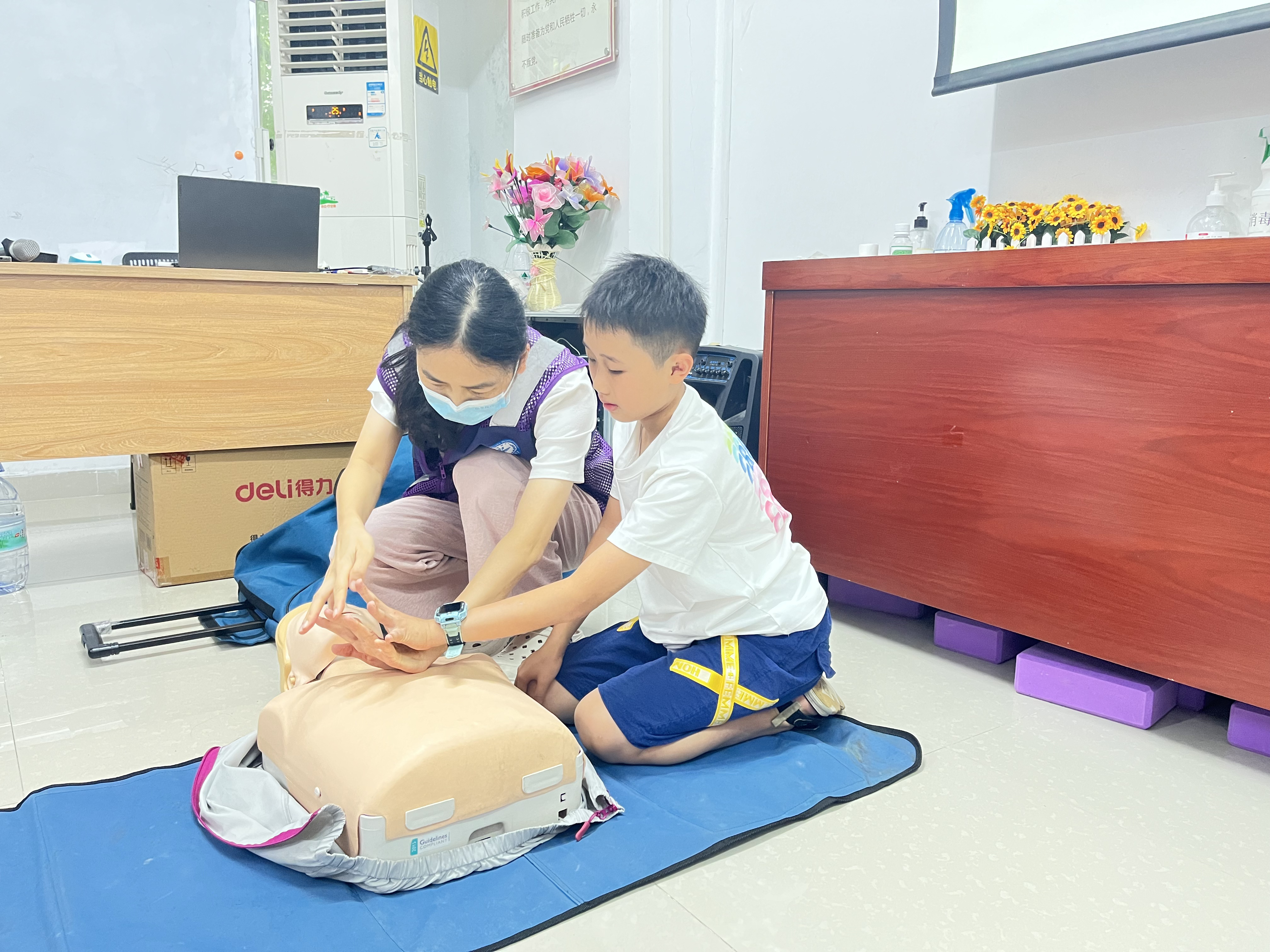  民新社区举办儿童青少年急救知识培训