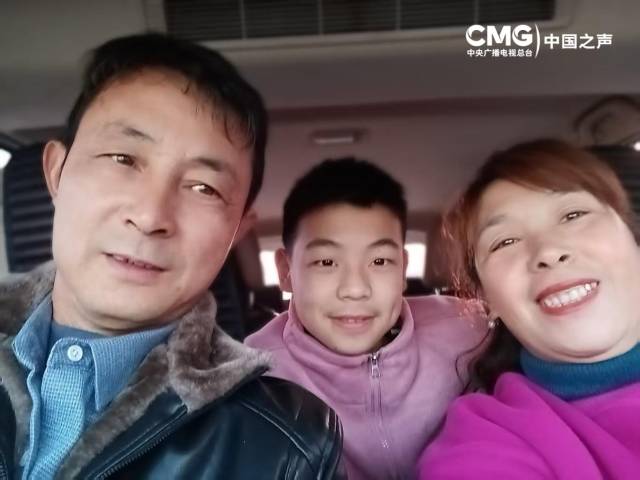△王佳皓和爸爸王礼军、妈妈赵建芳