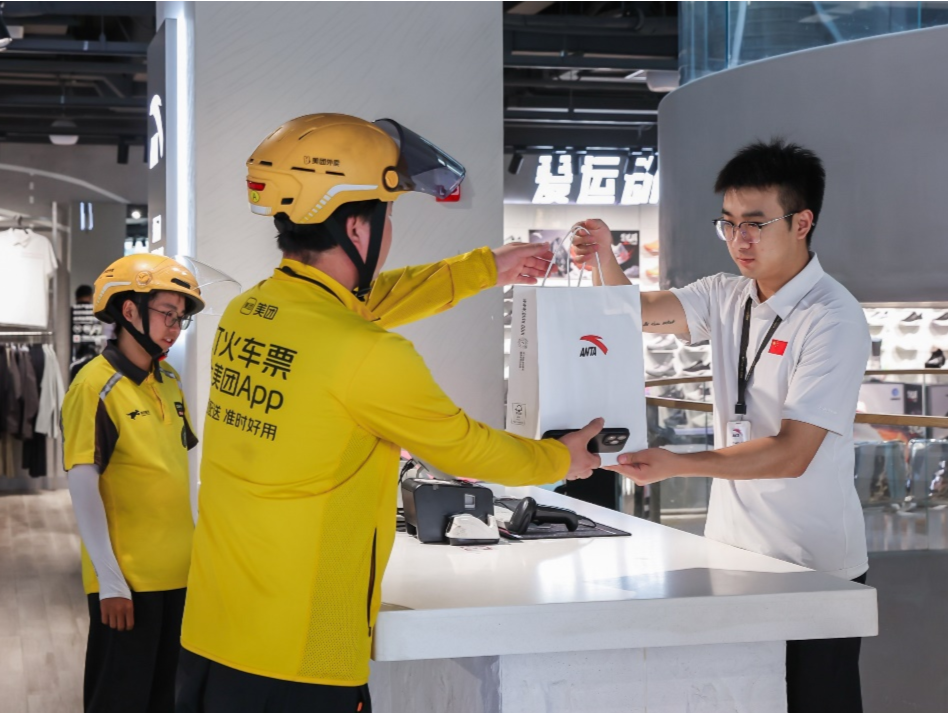 “闪购一下，装备30分钟到手”，超千家安踏门店入驻美团闪购