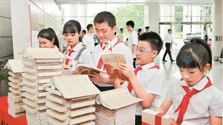 《红色白石龙》新书发布  填补龙华红色历史系统性研究空白